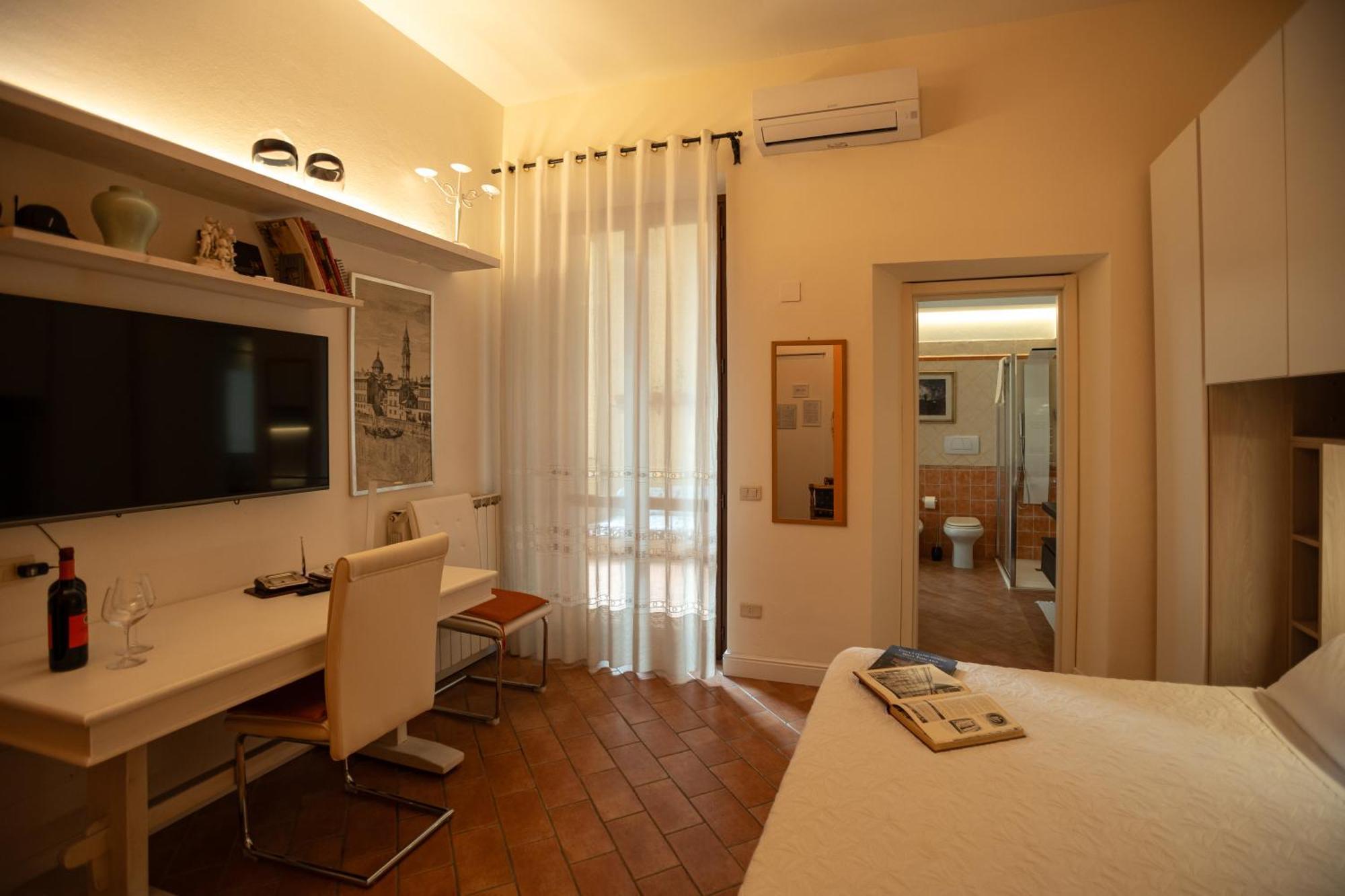 Indipendent Studio Apartment With Terrace - Parking Floransa Dış mekan fotoğraf
