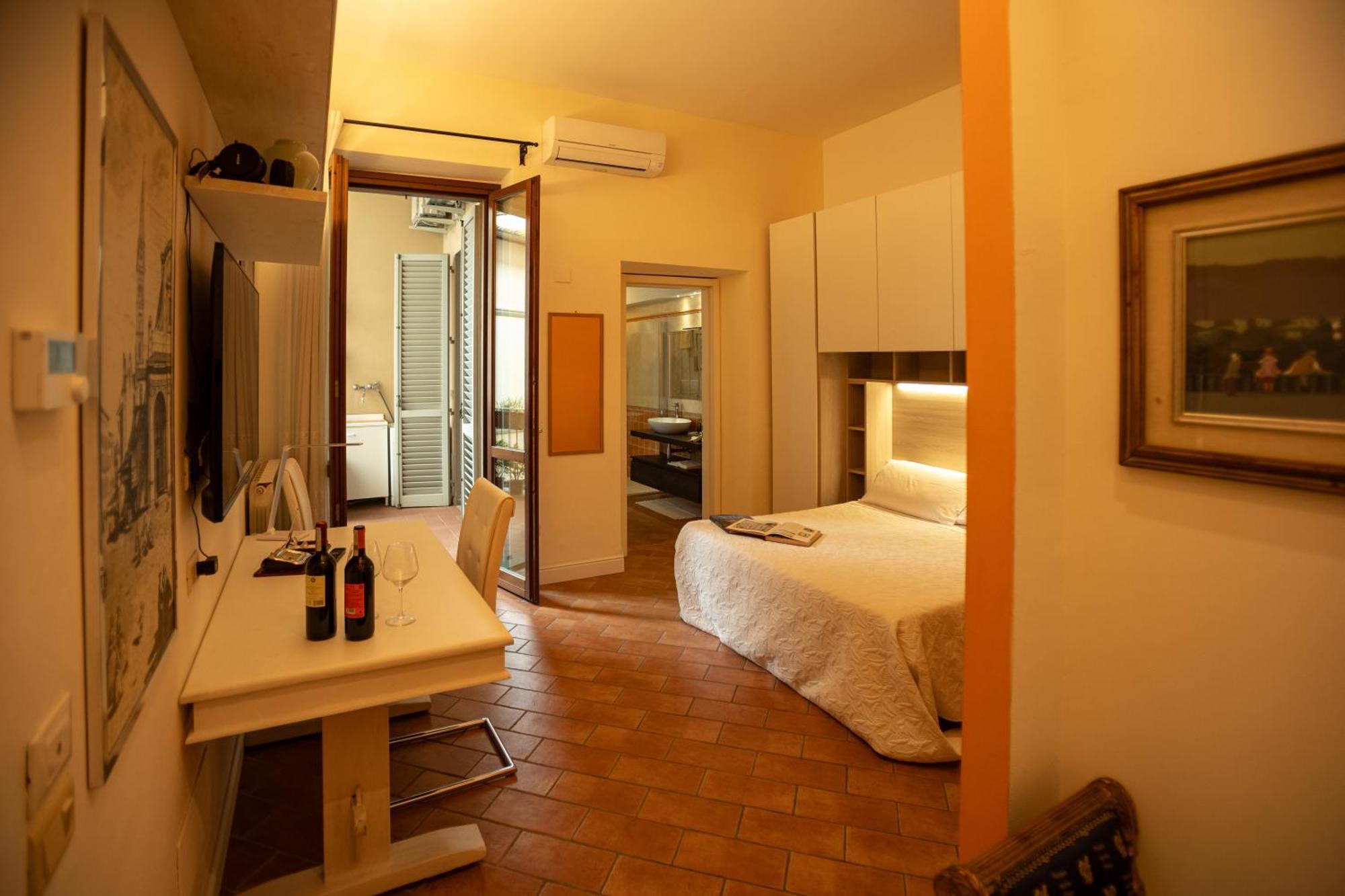 Indipendent Studio Apartment With Terrace - Parking Floransa Dış mekan fotoğraf